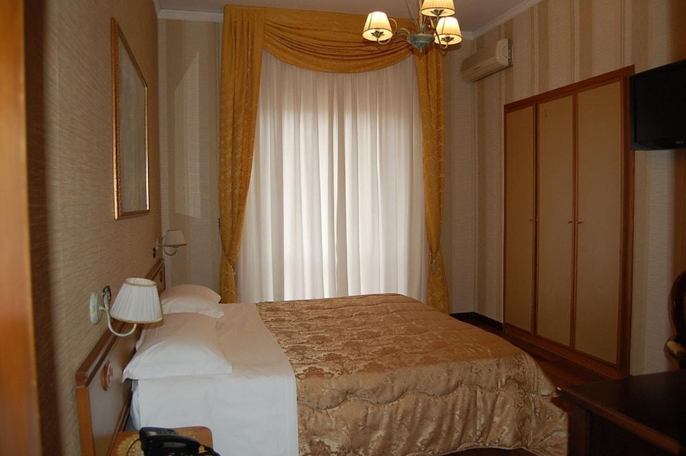 Hotel Ristorante Donato Calvizzano Eksteriør billede