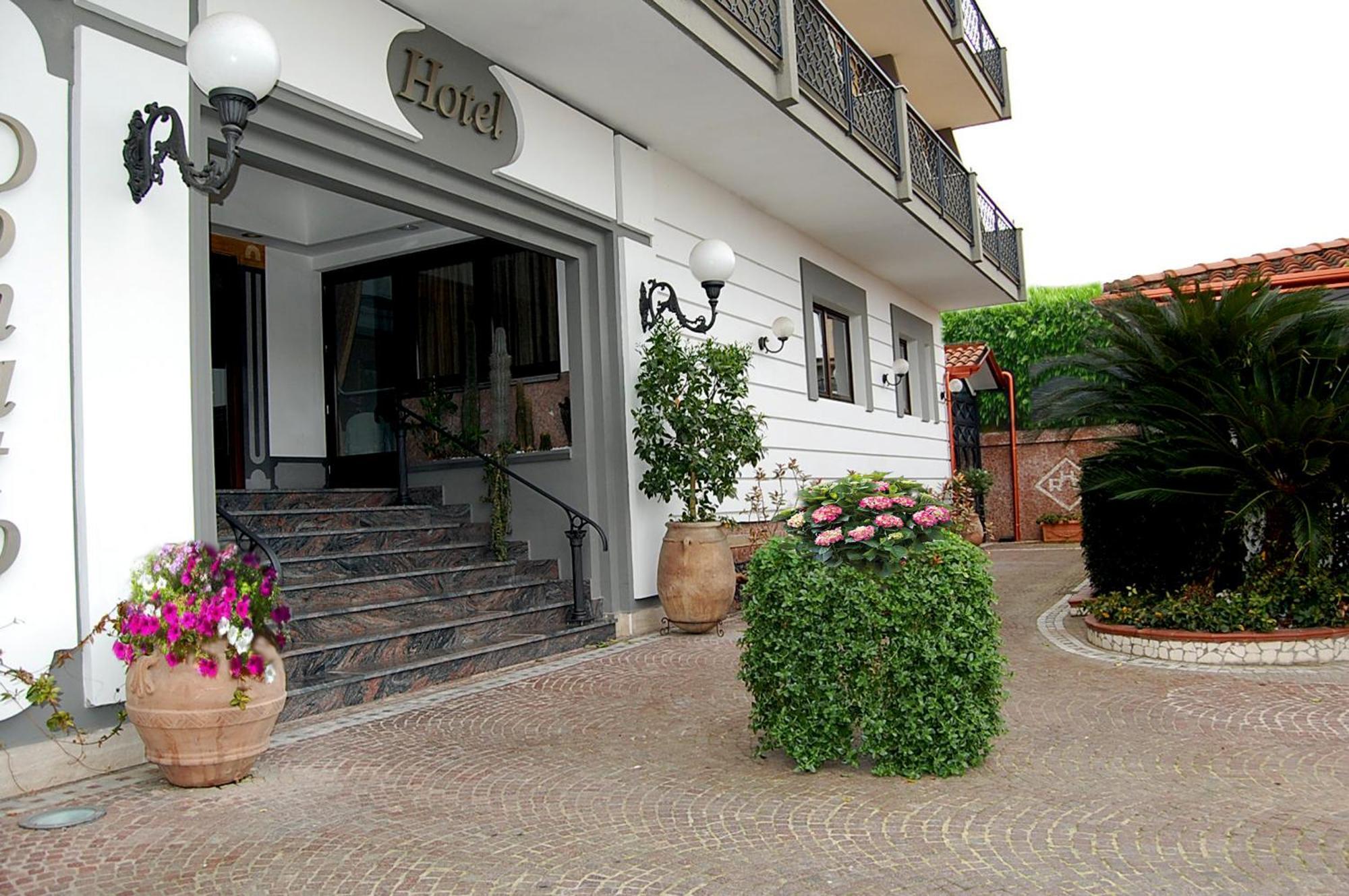 Hotel Ristorante Donato Calvizzano Eksteriør billede