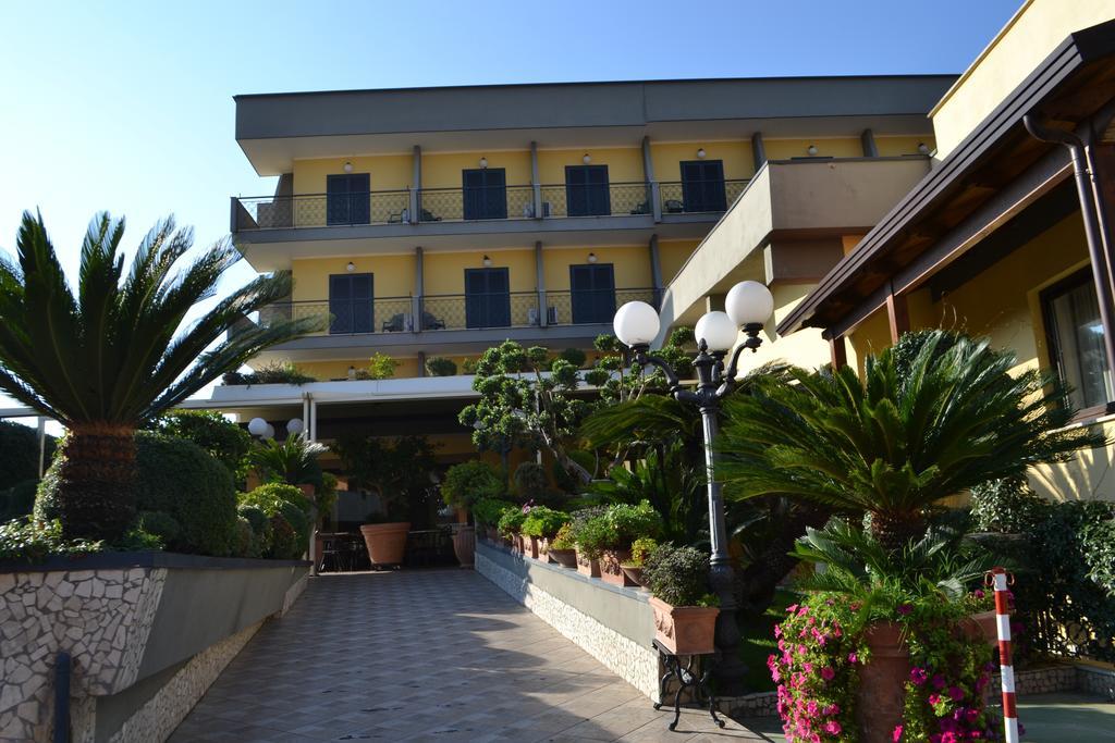 Hotel Ristorante Donato Calvizzano Eksteriør billede