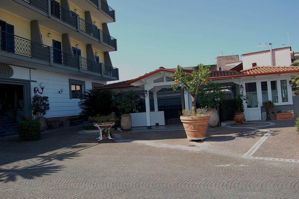 Hotel Ristorante Donato Calvizzano Eksteriør billede