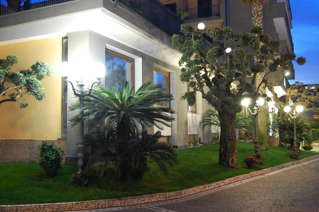 Hotel Ristorante Donato Calvizzano Eksteriør billede