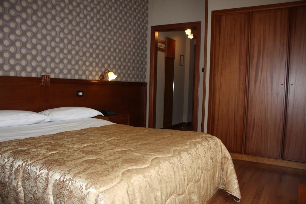 Hotel Ristorante Donato Calvizzano Eksteriør billede